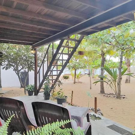 Golden Beach Chalets Arugam Bay Esterno foto
