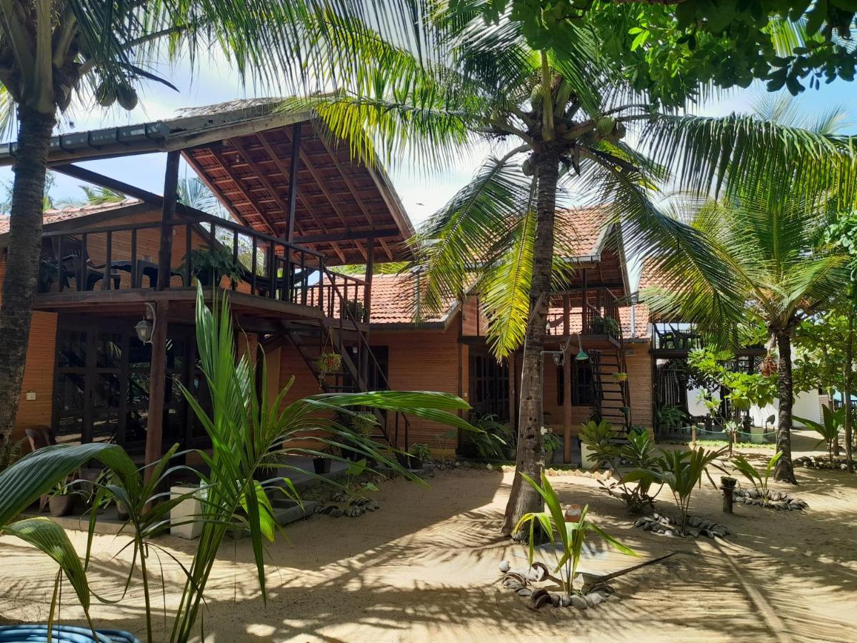 Golden Beach Chalets Arugam Bay Esterno foto