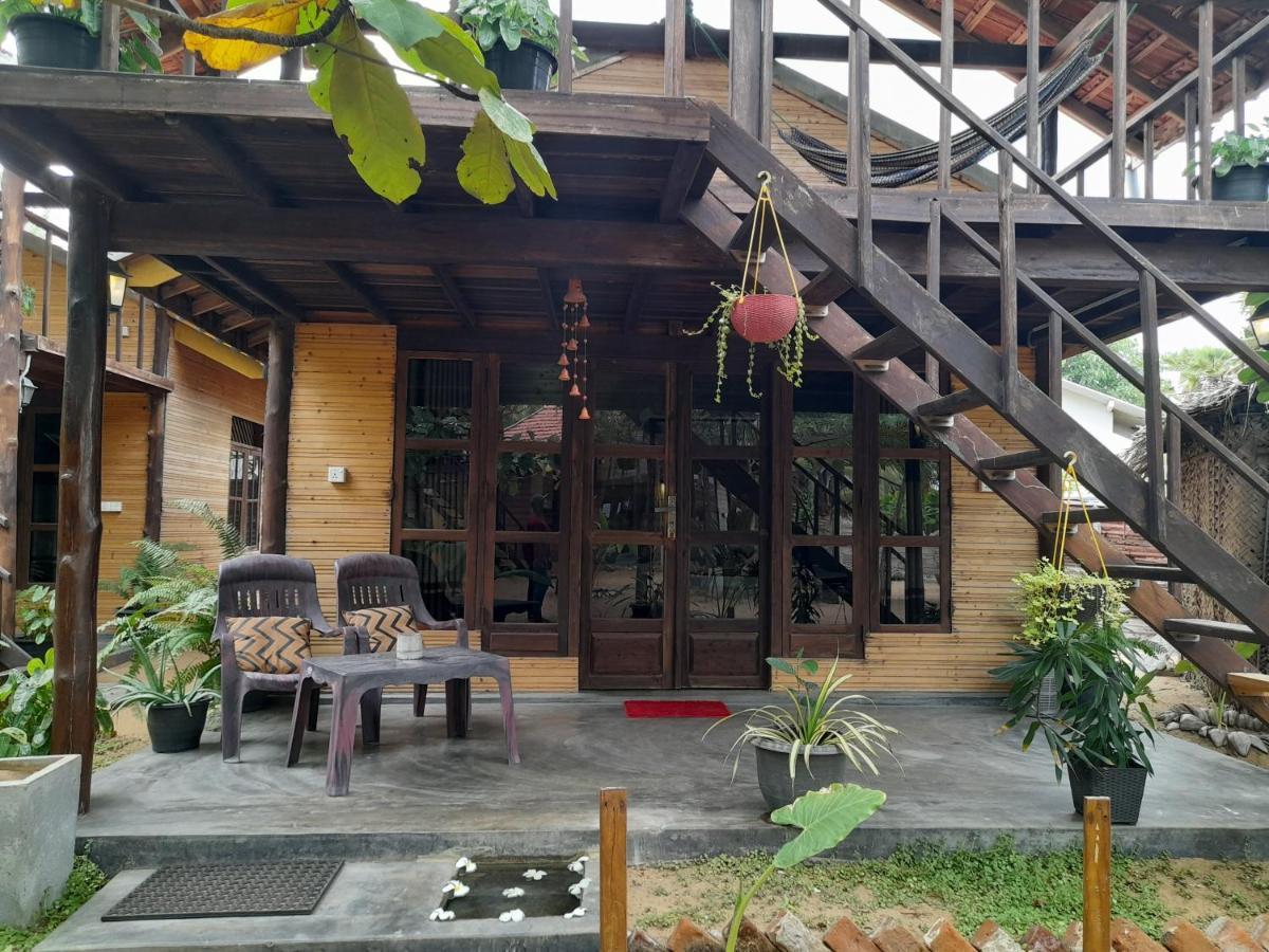 Golden Beach Chalets Arugam Bay Esterno foto