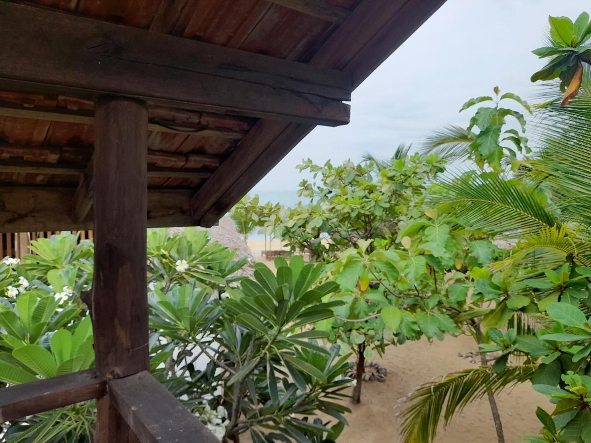 Golden Beach Chalets Arugam Bay Esterno foto