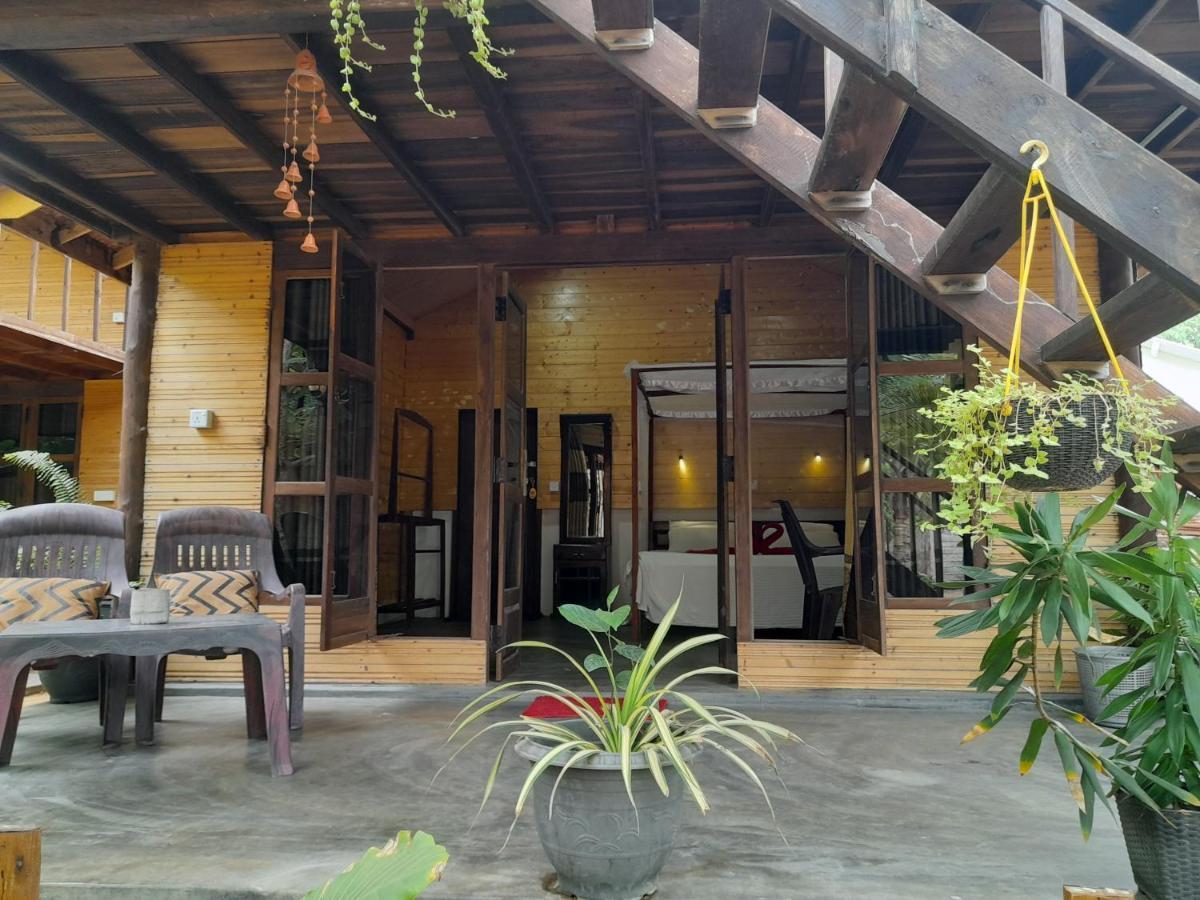 Golden Beach Chalets Arugam Bay Esterno foto