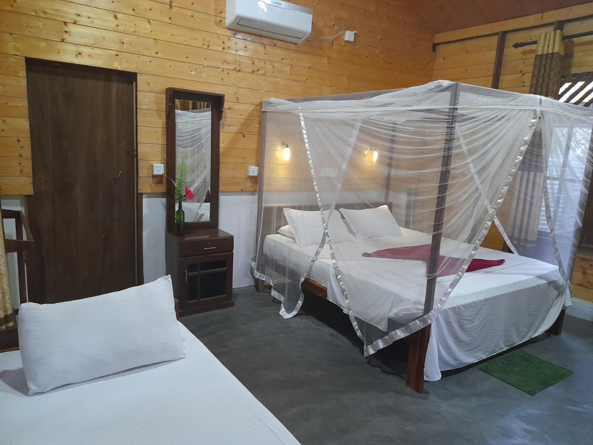 Golden Beach Chalets Arugam Bay Esterno foto