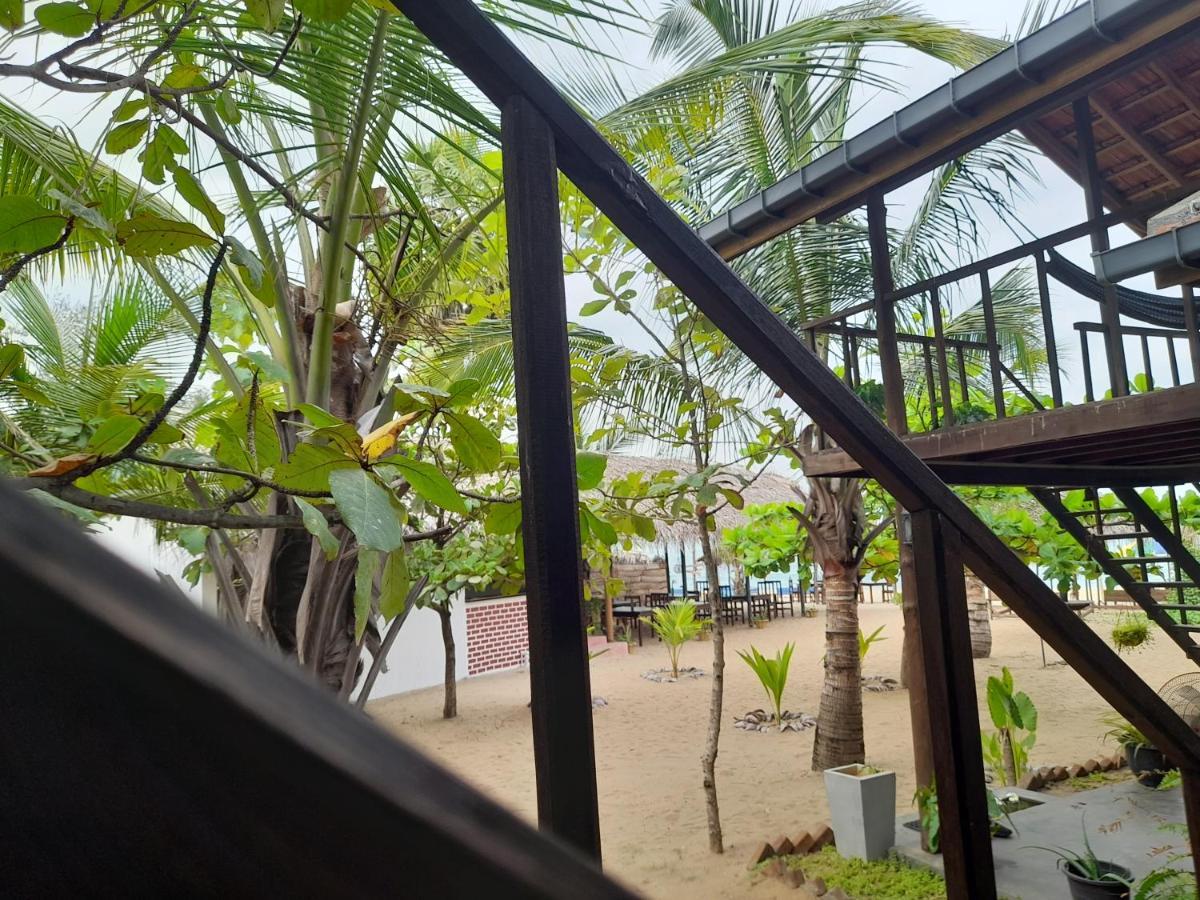 Golden Beach Chalets Arugam Bay Esterno foto