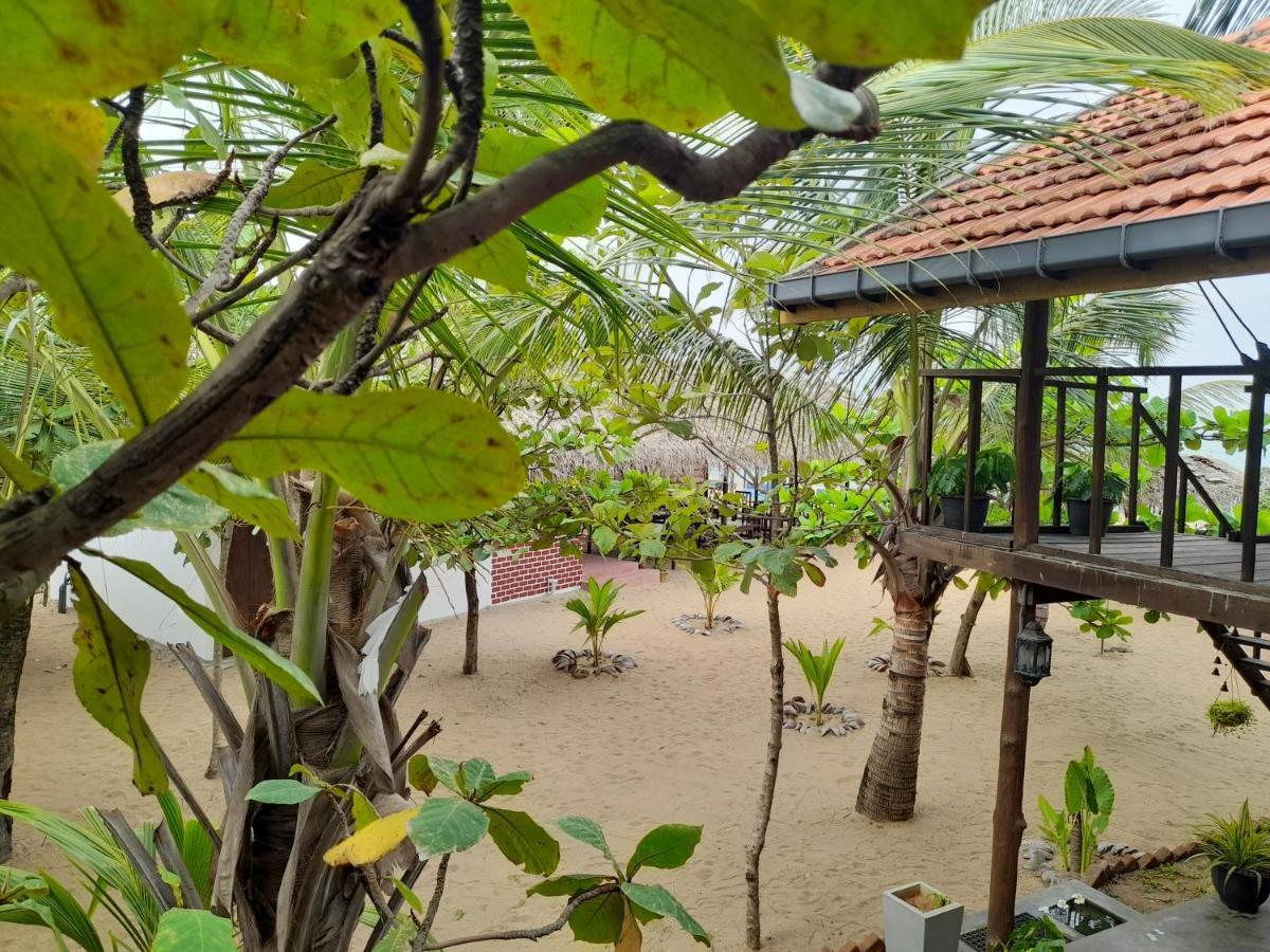 Golden Beach Chalets Arugam Bay Esterno foto