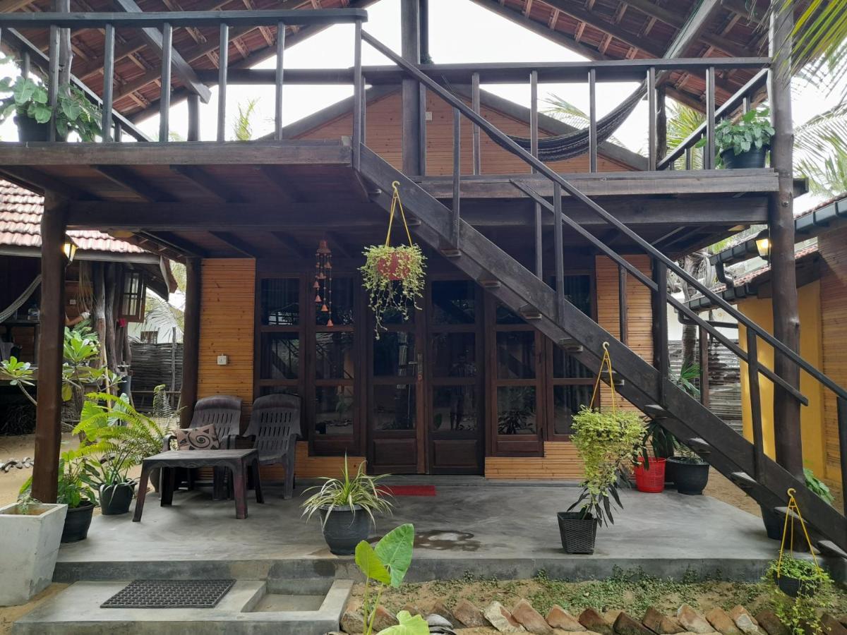 Golden Beach Chalets Arugam Bay Esterno foto