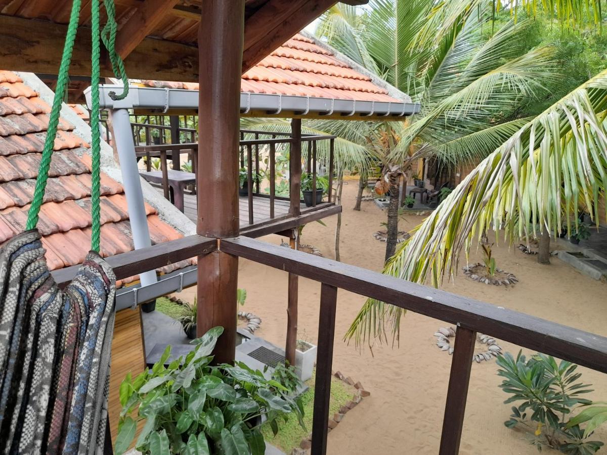 Golden Beach Chalets Arugam Bay Esterno foto
