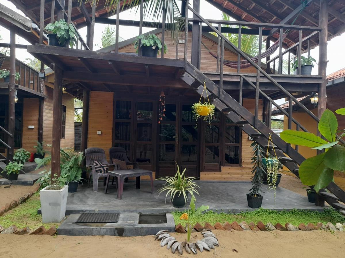 Golden Beach Chalets Arugam Bay Esterno foto