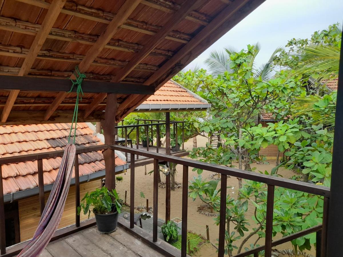 Golden Beach Chalets Arugam Bay Esterno foto