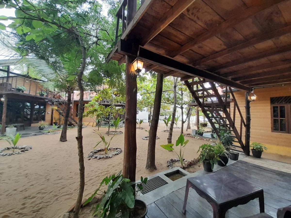 Golden Beach Chalets Arugam Bay Esterno foto