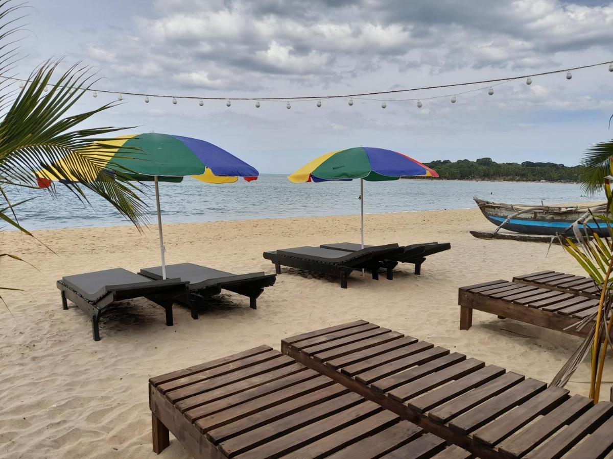 Golden Beach Chalets Arugam Bay Esterno foto