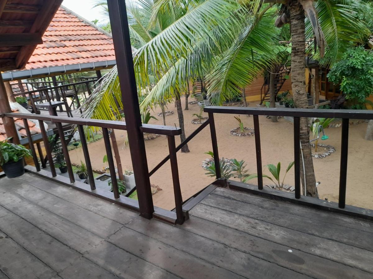 Golden Beach Chalets Arugam Bay Esterno foto