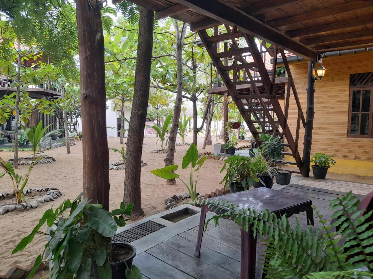 Golden Beach Chalets Arugam Bay Esterno foto