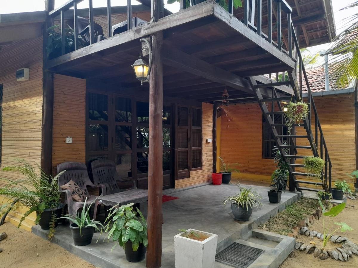 Golden Beach Chalets Arugam Bay Esterno foto
