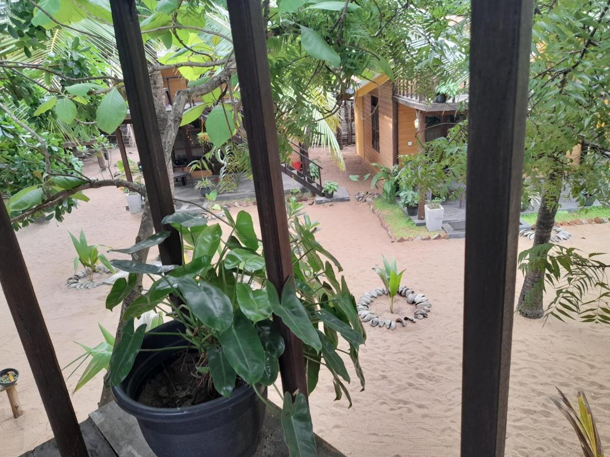 Golden Beach Chalets Arugam Bay Esterno foto