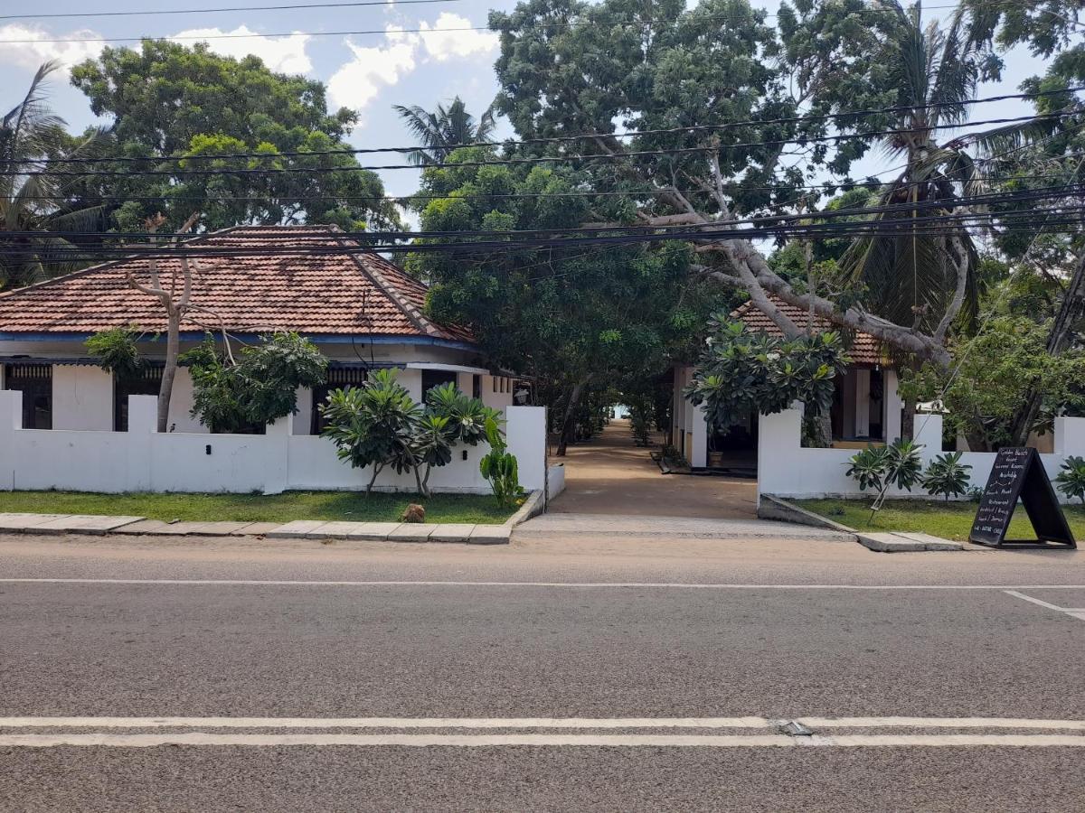 Golden Beach Chalets Arugam Bay Esterno foto