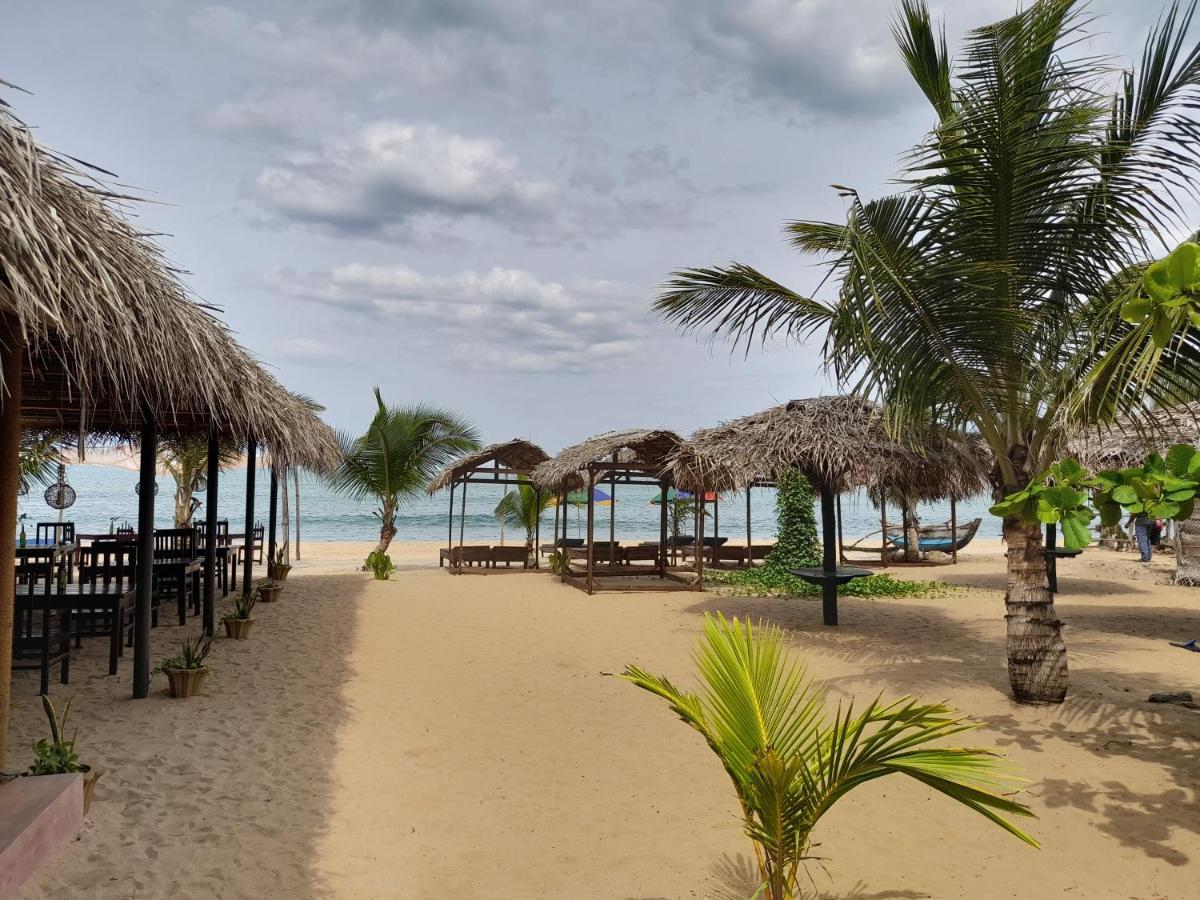 Golden Beach Chalets Arugam Bay Esterno foto