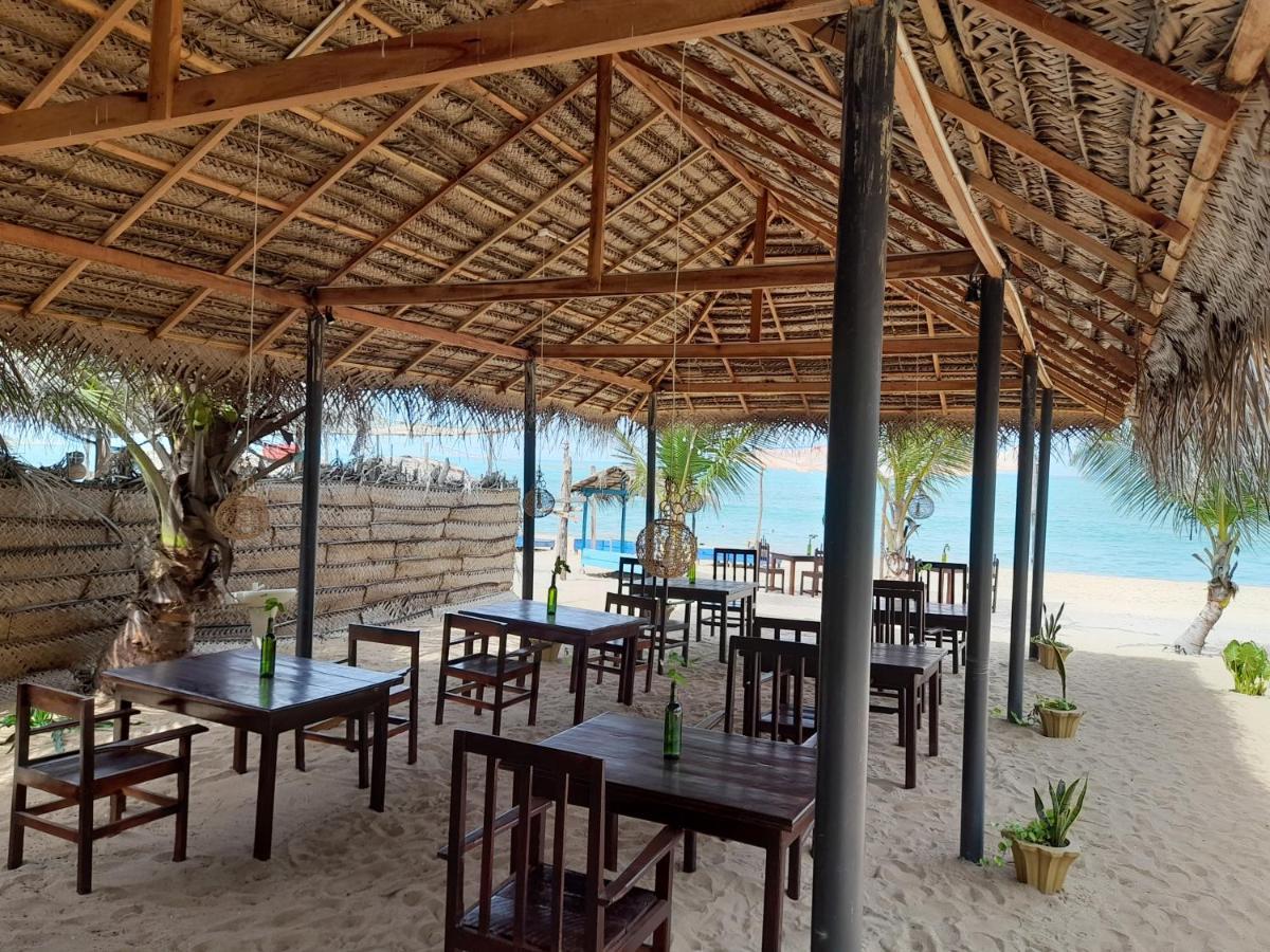 Golden Beach Chalets Arugam Bay Esterno foto