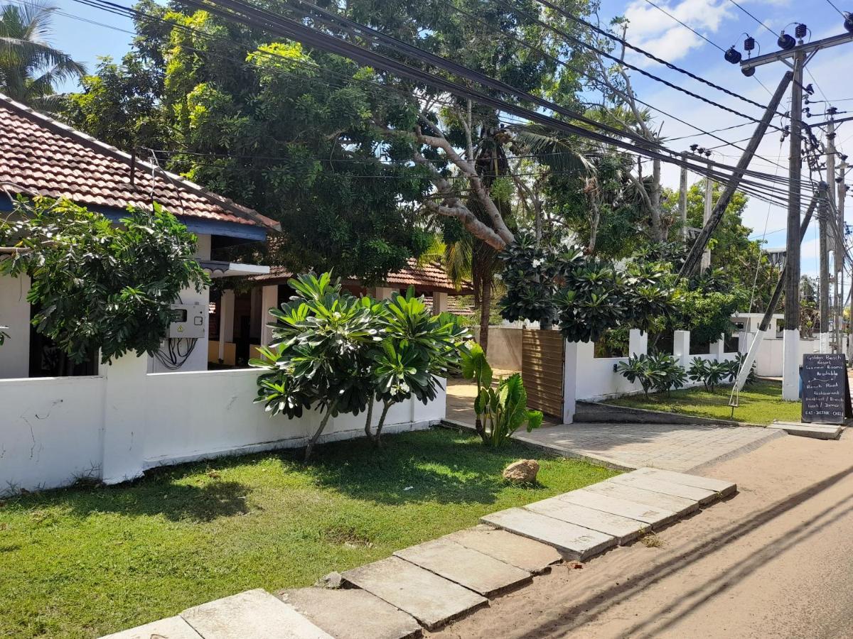 Golden Beach Chalets Arugam Bay Esterno foto