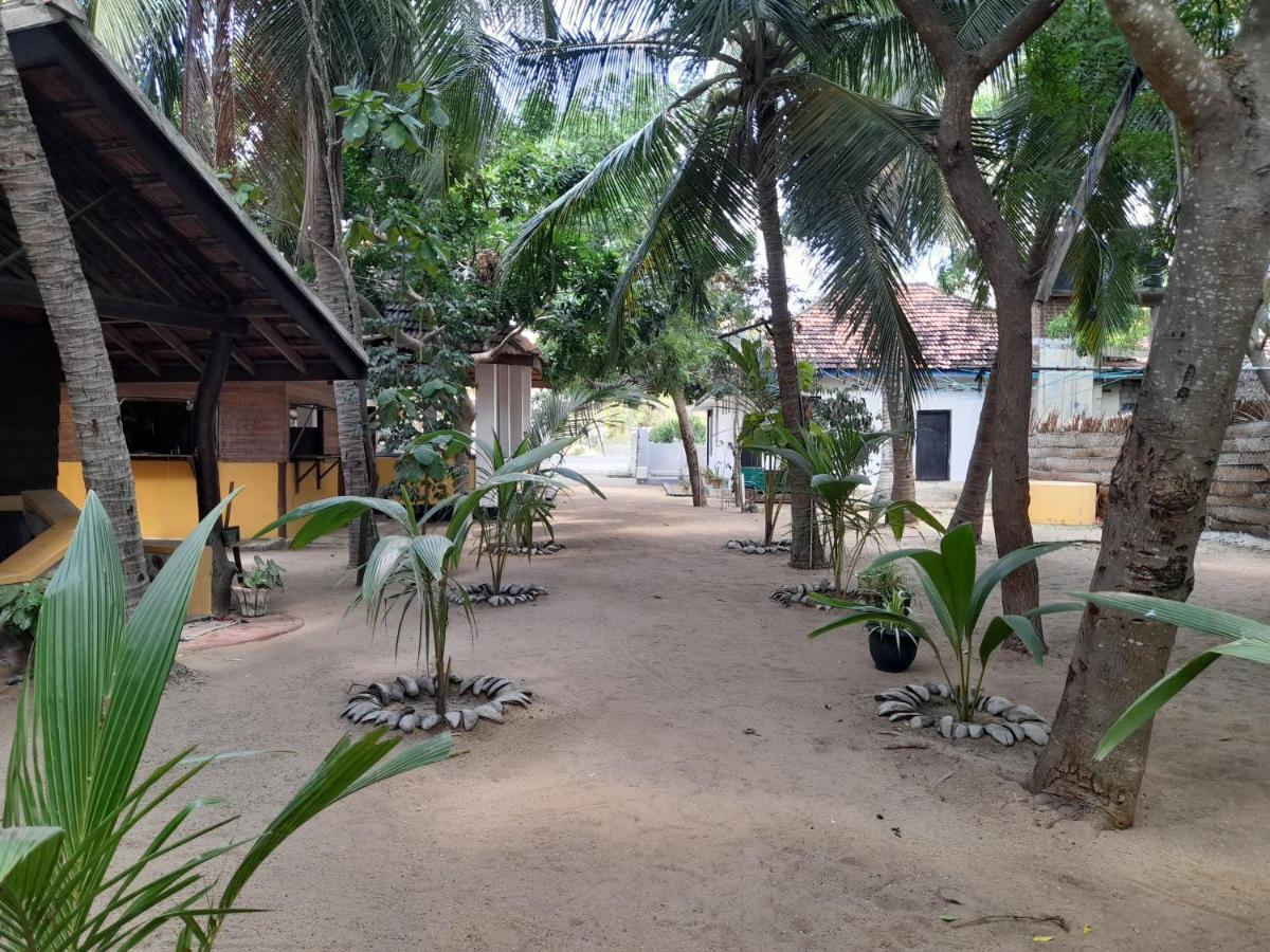 Golden Beach Chalets Arugam Bay Esterno foto