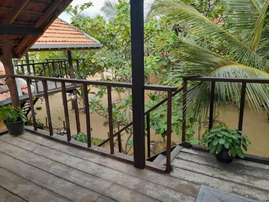Golden Beach Chalets Arugam Bay Esterno foto