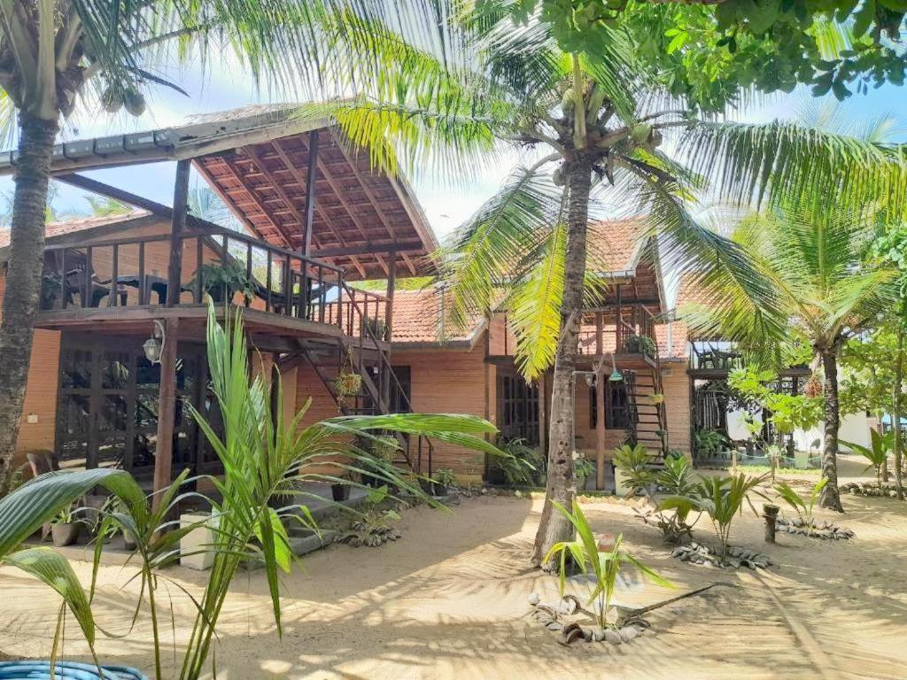 Golden Beach Chalets Arugam Bay Esterno foto